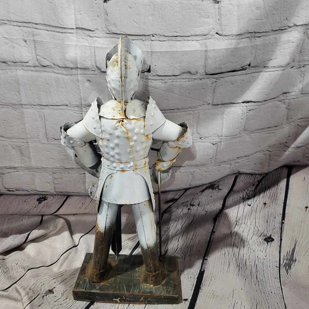 Metal suit of arms Candle Holder